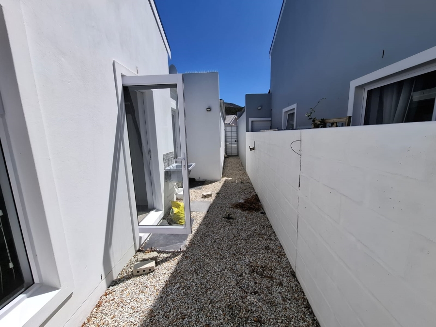 2 Bedroom Property for Sale in Sandbaai Western Cape